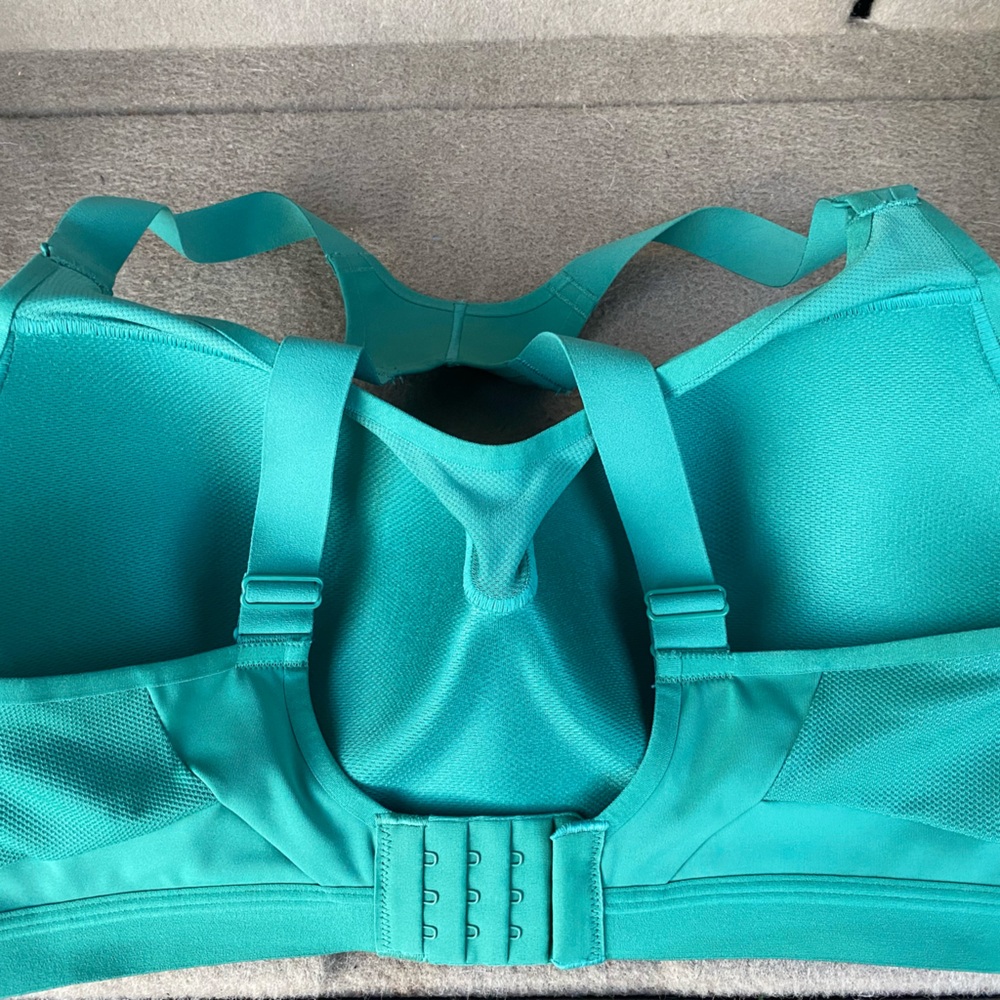 Victoria secret 36DD - Picture 4 of 4
